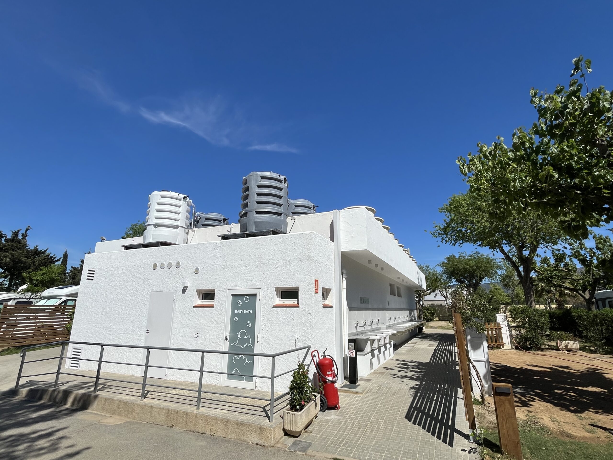 Instalación en bloque sanitario Camping Rodas